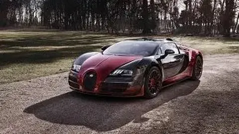 《和平精英》神秘新装揭晓：抢先鉴赏顶级皮肤海报，1月1日，星光璀璨，战斗在即！🌟🌜